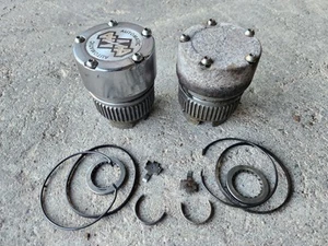 80-96 Ford OEM Bronco F150 Dana 44 5 Bolt Automatic Locking Hubs 4x4 Auto - Picture 1 of 14