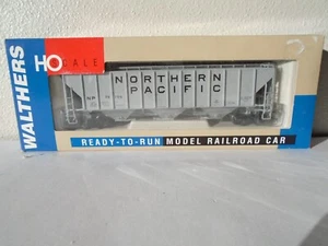 Walthers Ho 50' Airslide Hopper, Northern Pacific 76799 - Picture 1 of 2