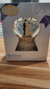 Classic Treasures Musical Water Globe Plays 'Nocturne- New - RARE- Clear Water - Picture 1 of 9