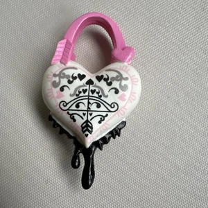 MATTEL MONSTER HIGH ACCESSORIES C.A CUPID WHITE HEART BAG JM-52 - Picture 1 of 5