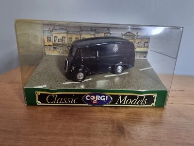 Classic CORGI Models D983 Morris J Van Metropolitan Police Great Britain 1989 - Image 1 of 2