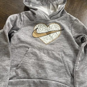 NIke Kids Girl Sweatshirt Hooded Gray Long Sleeve Dri Fit Size 6-7 years NWOT A7 - Picture 1 of 6