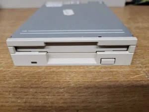 *** Mitsubishi Lecteur de Disquette 1.44MB 3,5" blanc - Tested - Afbeelding 1 van 3
