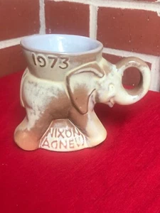 Taza elefante Frankoma 1973 Nixon Agnew GOP - Imagen 1 de 3