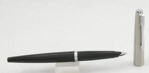 Parker 45 Black w/Stainless Steel & Chrome Trim Fountain Pen - M Nib - 1980 -USA - Picture 1 of 6
