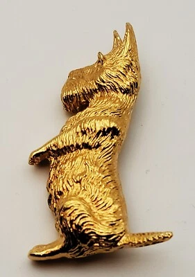 Vintage Gestempelt Monet Goldfarben Texturiert Terrier Hund Form Pin Brosche - Bild 1 von 3