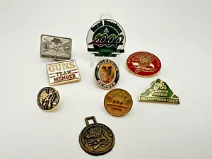 EIGHT ASSORTED VINTAGE NRA - HUNTING - SHOOTING PINS + FOB - L700 - Picture 1 of 6
