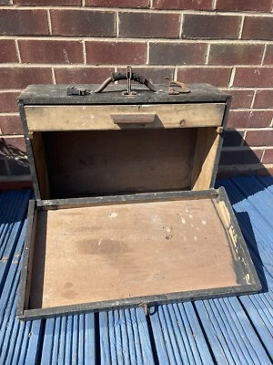 Caja de herramientas de madera antigua, vintage para carpinteros e ingenieros Foto 1 de 4