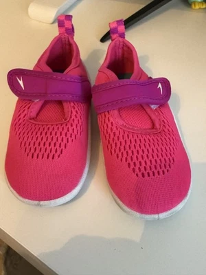 ZAPATOS SPEEDO SURFWALKER ROSA AGUA TALLA PEQUEÑA SE ADAPTA A 5/6  Foto 1 de 3