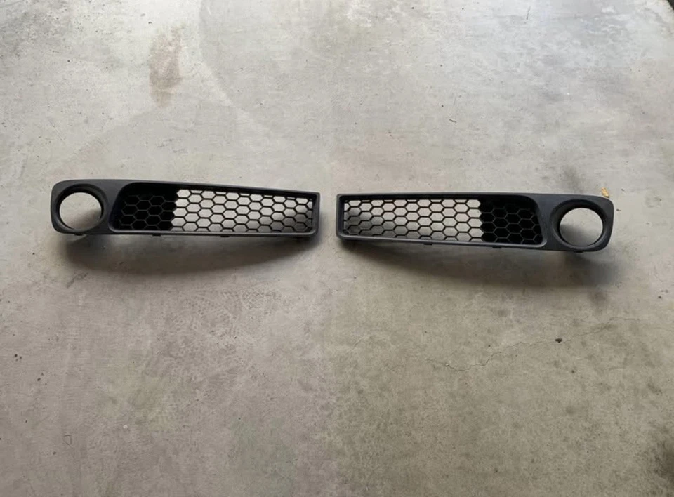 2008 2009 Pontiac G8 Base GT Lower Bumper Grille Mesh Insert PAIR Genuine GM OEM - Image 1 of 1