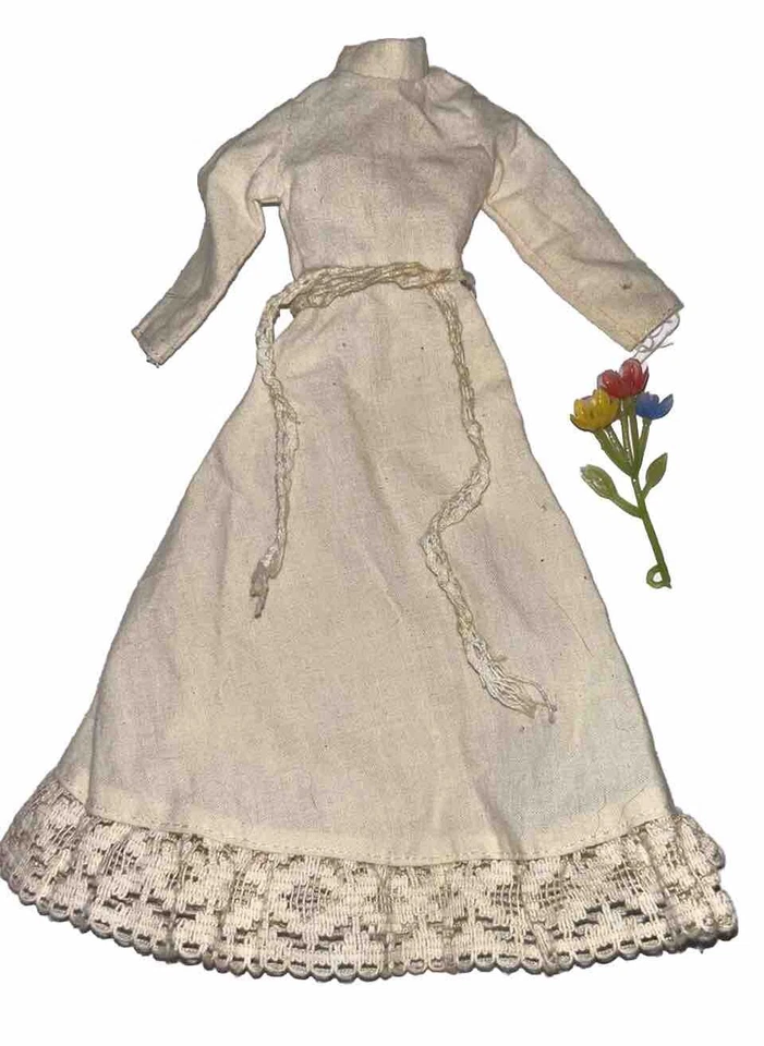 Vêtements Robe Poupée Sindy  ? Barbie ? Ou Autre Mannequin Vintage Années 70/80 - Photo 1/1