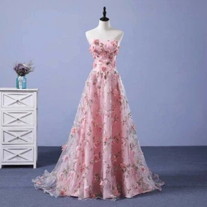 Wedding dress - Picture 1 of 4