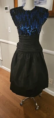 Vestido de formatura vintage da década de 1980 com lantejoulas abertas Mkd tamanho 7/8 - Imagem 1 de 4