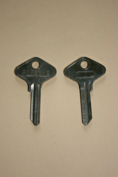 1x GENUINE PORSCHE 356 KEY BLANK FE GEAR SHIFT LOCK 64442495211 NOS - Image 1 of 1