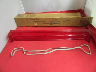 Lente luz trasera derecha Chrysler 300 68 NOS MOPAR 2809182 Foto 1 de 4