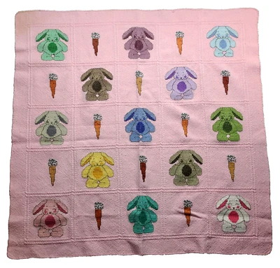 Manta bebé punto de cruz punta de aguja conejitos y zanahorias rosa 34" x 34" DEFECTUOSA Foto 1 de 4