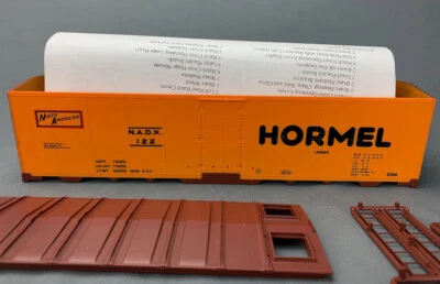 O Scale Intermountain AAR Class RSM Steel Sided Ice Bunker Hormel #122 O907 - Image 1 of 4