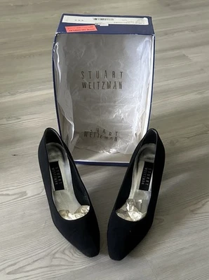 Salto Stuart Weitzman preto tamanho 8M 3 polegadas biqueira pontiaguda - Imagem 1 de 4