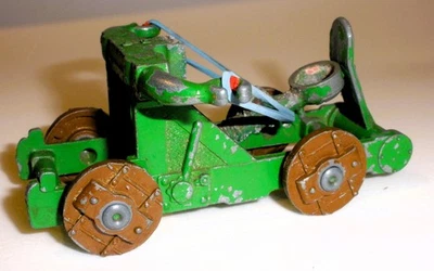 Crescent Toy No. 1450 Vintage Medieval Diecast working Catapult in Green - Image 1 of 4