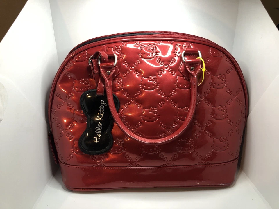 Bolso de mano LoungeFly X Sanrio Hello Kitty extra grande en relieve rojo Foto 1 de 4
