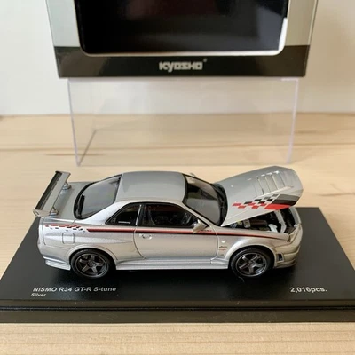 Nissan Skyline Nismo GT-R R34 S-Tune 1:43 Kyosho 03383S Silver cofano motore - Immagine 1 di 4