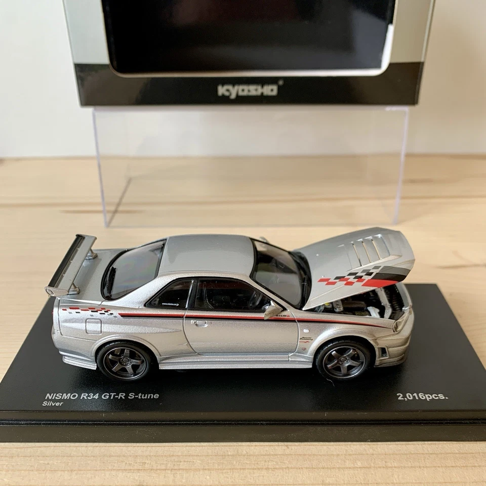Nissan Skyline Nismo GT-R R34 S-Tune 1:43 Kyosho 03383S Silver cofano motore - Immagine 1 di 4