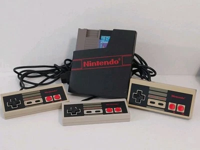Juego de 3 mandos Nes Nintendo NES-004 y servicio silencioso juego NES Foto 1 de 4