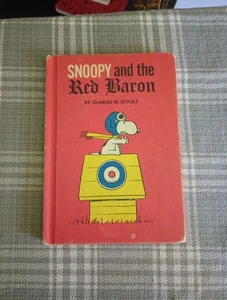 Snoopy and the Red Baron 1966 by Charles M. Schulz Weekly Reader Book Club - Imagen 1 de 9