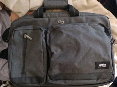 Solo New York Convertible Portátil Bolsa/Mochila, 17x13, Gris y Negro Flash OFERTA Foto 1 de 4