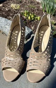 Tahari, Damen-Heels, Größe 8 hellbraun, 3 Zoll - Bild 1 von 4