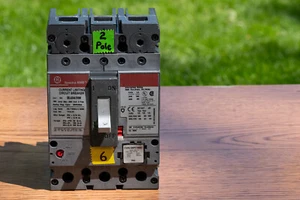 GE Spectra RMS  SELA24AT0100 100 Amp Circuit Breaker 2 Pole  #6 - Picture 1 of 4