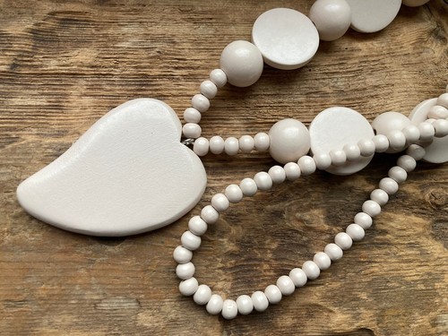 OFF WHITE Collana lunga Lagenlook Boho ecrù bianco sporco legno perline cuore grosso