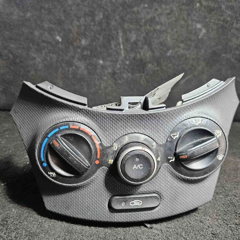 2015-2017 Hyundai Accent AC Heater Temperature Climate Control Temp Dash - Image 1 of 3