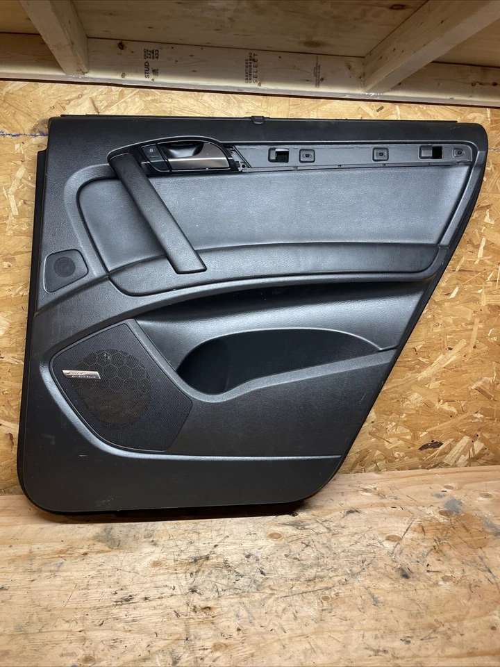 Panel de puerta interior trasero derecho negro Audi Q7 2007-2015 Foto 1 de 4