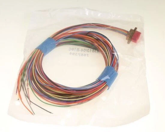 M83513/04B16C ITT/Cannon Micro D Subminiature D-Sub Connector - Image 1 of 1