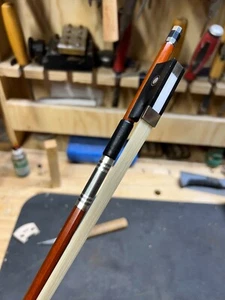 1/4 Size Violin Bow Advanced Wood Warm Tone Natural Horsehair - Picture 1 of 8