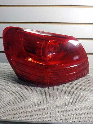 Luz trasera lado izquierdo Nissan Rogue 2008 2009 2010 2011 2012 2013 2014 2015 Foto 1 de 4