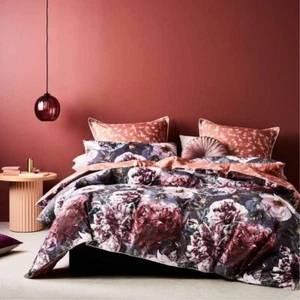 New Logan & Mason Briar Rose Queen Size Quilt / Doona Cover Set Reversible - Picture 1 of 3