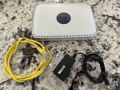 Netgear RangeMax WPN824 108 Mbps 4-Port 10/100 Wireless G Router (WPN824v3) - Image 1 of 4