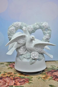 Ceramic Otagiri Hand Painted 2 Doves With Roses Heart Wedding Music Box - Picture 1 of 6