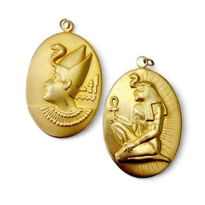 Vintage Set Kleopatra und Königin Nofretete matt goldfarben oval Anhänger Charms - Bild 1 von 4