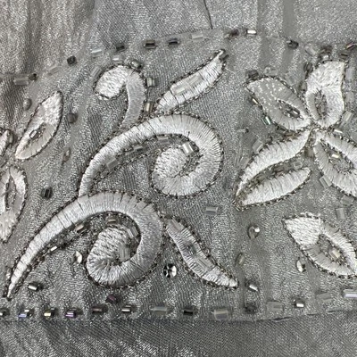 R&M Richards Vestido Boda Volantes y Chaqueta Encogida Conjunto Talla 16 Cuentas Plateadas Foto 1 de 4