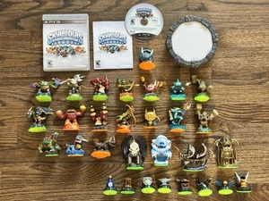 Skylanders Spyro’s Adventure & Giants Bundle Wireless Portal of Power + Figures! - Picture 1 of 7