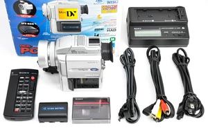 Near Mint Sony Handycam DCR-PC110 Mini DV Camcorder Nightshot Carl Zeiss Lens - Picture 1 of 23