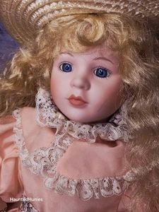 Paranormal Doll (Haunted Hunies Julianne) 30s, Motherly, Positive - Photo 1 sur 14
