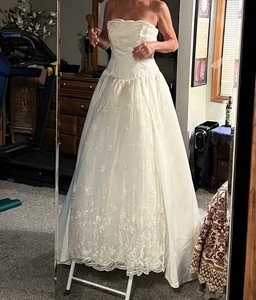 Schönes Vintage Brautkleid Größe 8 Elfenbein Spitze A-Linie Neu mit Etikett und Quittungen - Bild 1 von 10