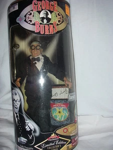 FIGURA DE ACCIÓN GEORGE BURNS MADURA EDICIÓN LIMITADA MUÑECA CON SOPORTE DE EXHIBICIÓN NUEVA - Imagen 1 de 1