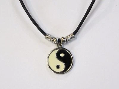 Colar de cordão Yin Yang 17 polegadas novo na embalagem - Imagem 1 de 3