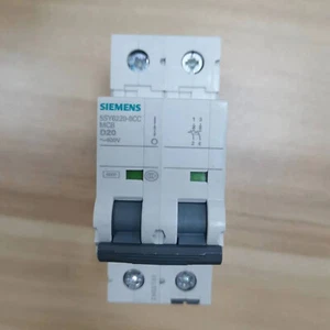 NUEVO DISYUNTOR SIEMENS 5SY6220-8CC 5SY6220-8CC envío gratuito - Imagen 1 de 3