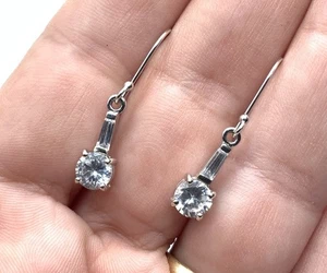 Kleine Haken Ohrringe 925 signiert D Sterlingsilber rhodiniert CZ Steine - Bild 1 von 6